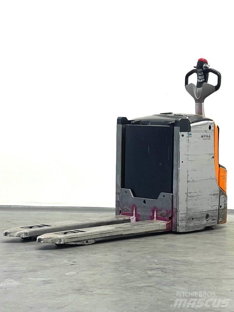 Still EXU-H20 Low lifter