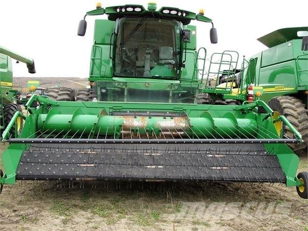 John Deere S680 Combine harvesters