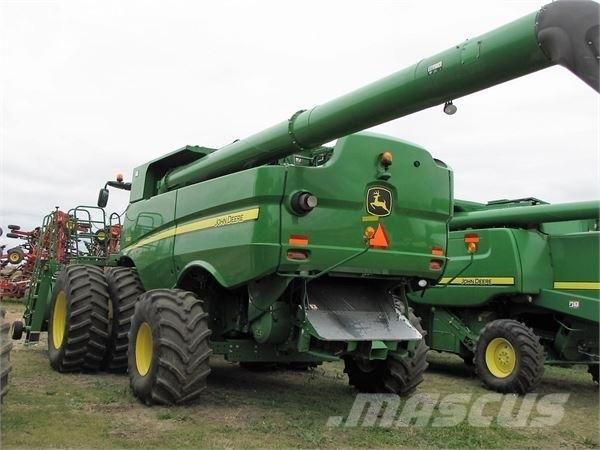 John Deere S680 Combine harvesters