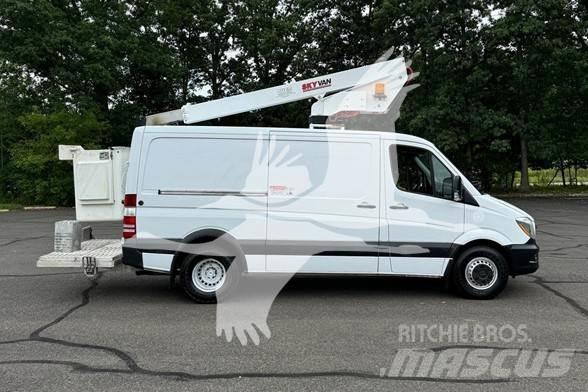 Skyvan UVN35A Truck mounted platforms