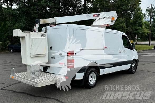 Skyvan UVN35A Truck mounted platforms