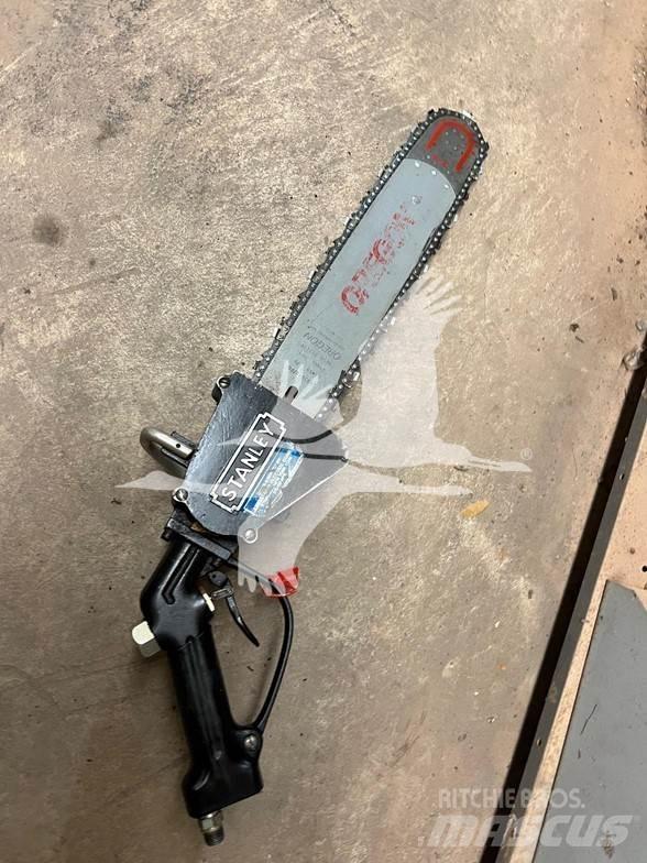 Stanley CS04 Chainsaws and clearing saws