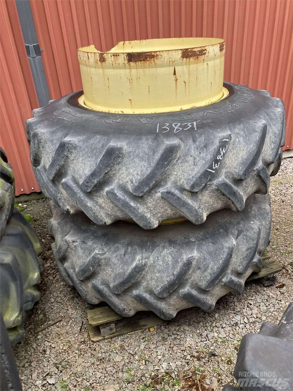  16.9X30, 30 % Tyres, wheels and rims