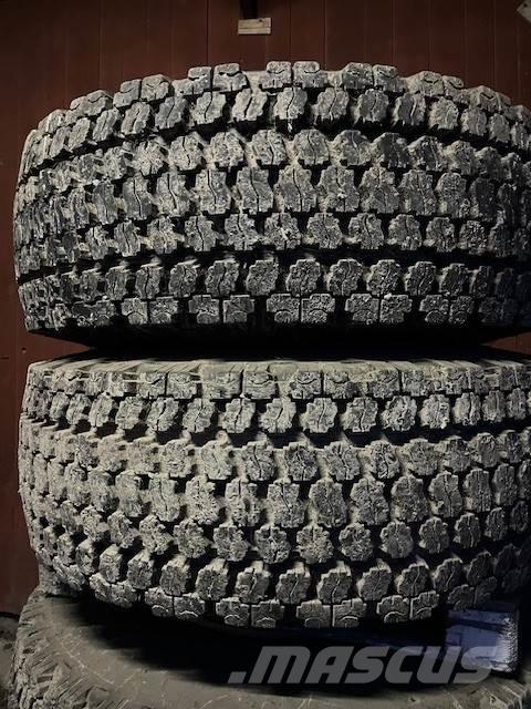  26.5X25 SNÖHJUL Tyres, wheels and rims