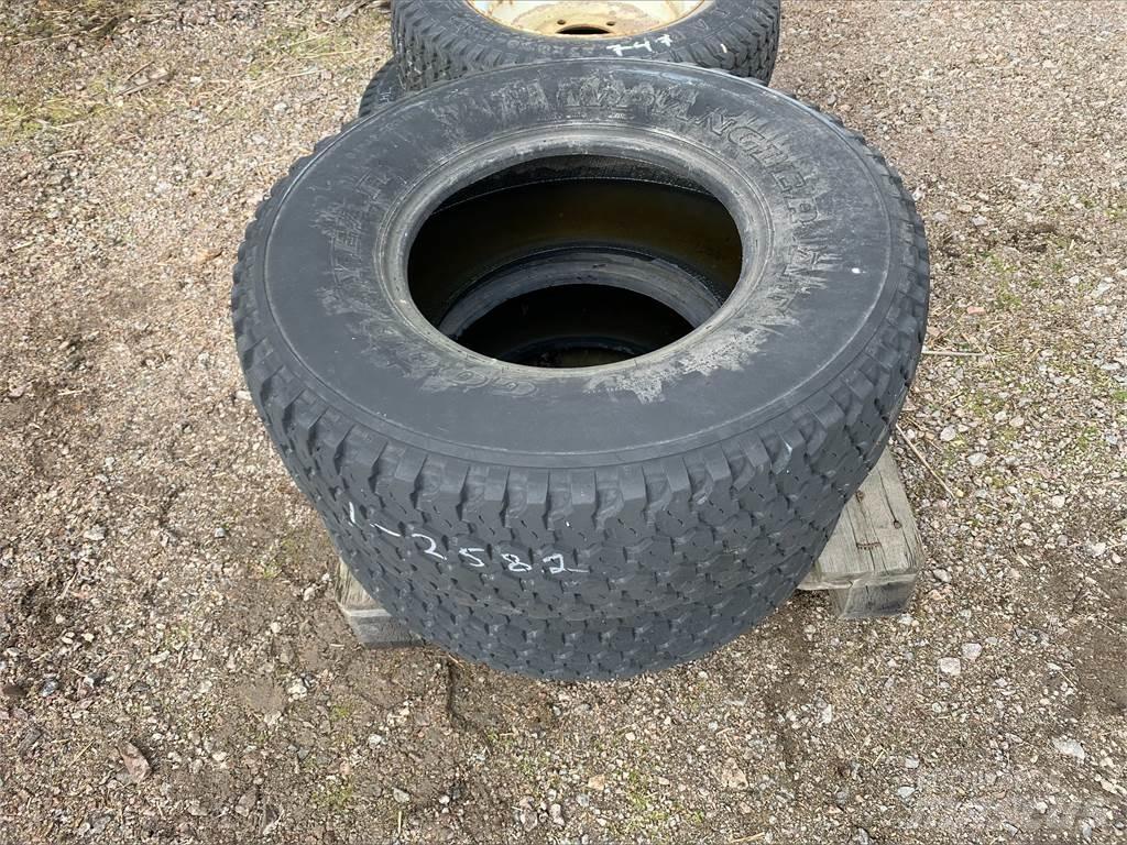  31/10.5X15 Tyres, wheels and rims