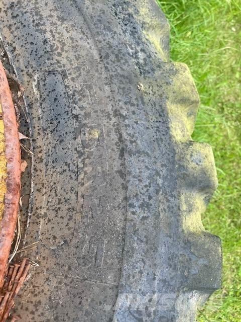  4ST LASTMASKINSDÄCK Tyres, wheels and rims