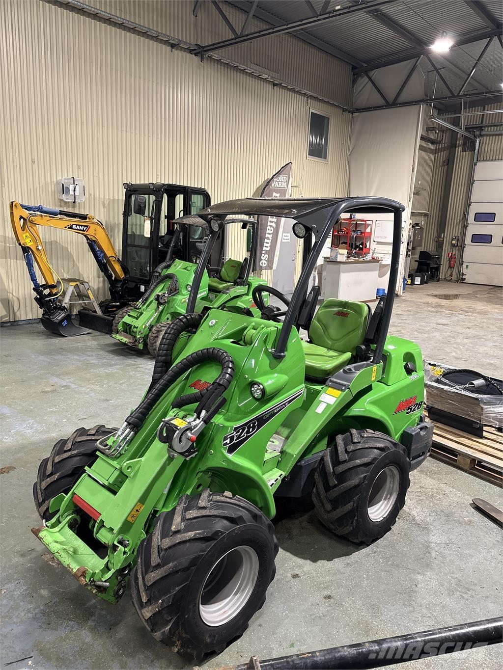 Avant 528 Skid steer loaders