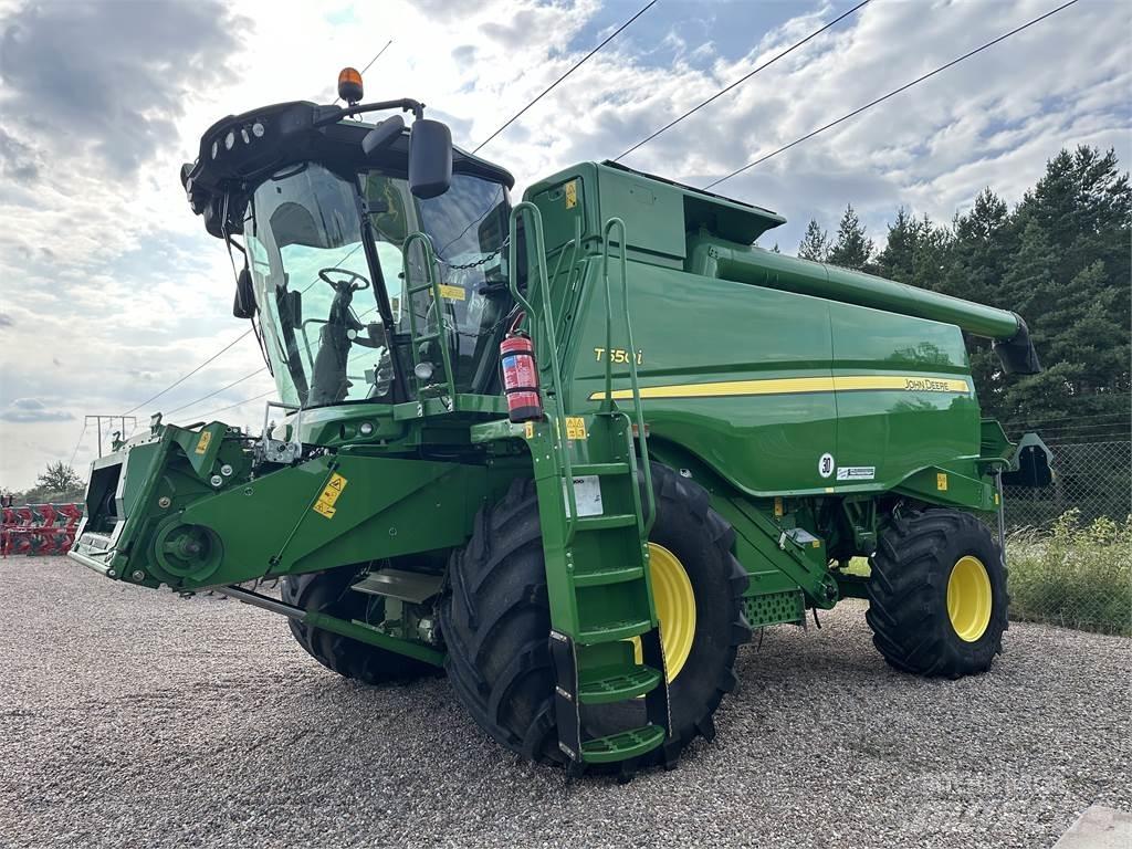 John Deere T550 Combine harvesters