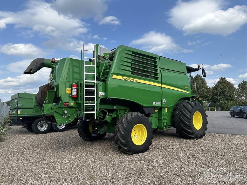 John Deere T550 Combine harvesters