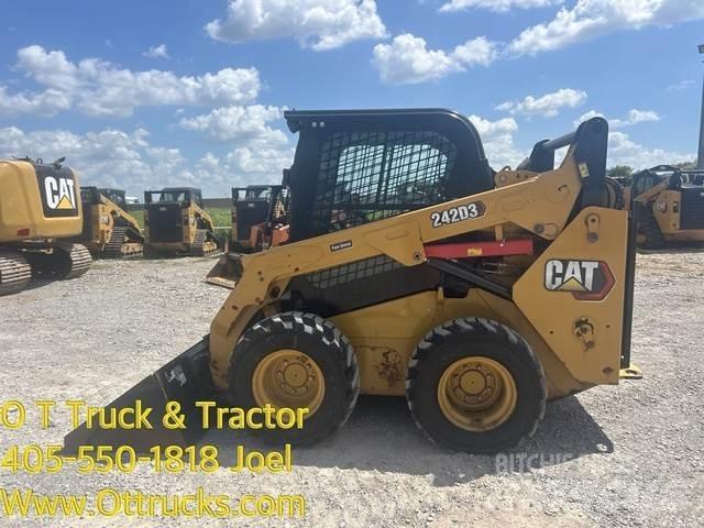CAT 242D3 Tyres, wheels and rims