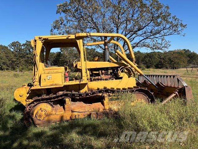 CAT D6D Crawler dozers