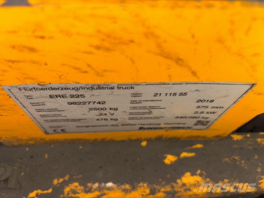 Jungheinrich ERE 225 Self propelled stackers