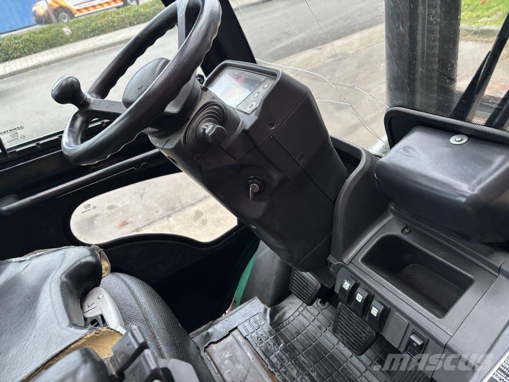 Mitsubishi FD25NT Diesel trucks