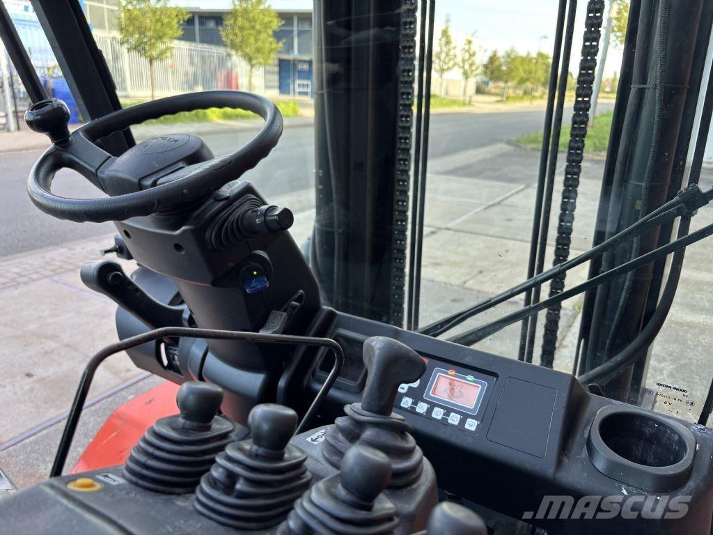 Toyota 8FBMT50 Electric forklift trucks