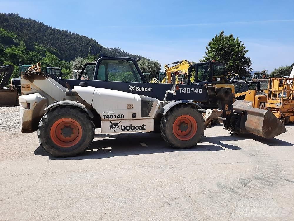 Bobcat T40-140 Reach truck