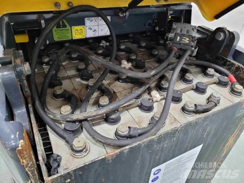 Aisle-Master 15SE Narrow aisle truck