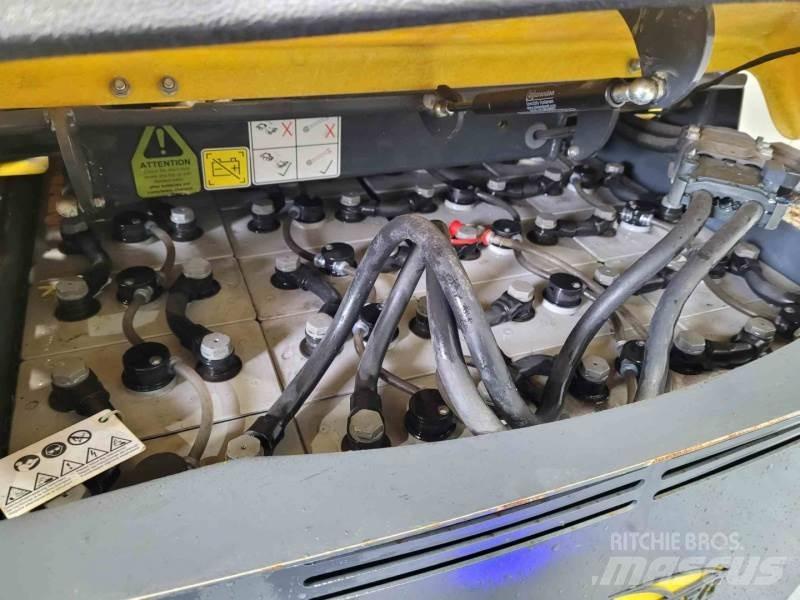 Aisle-Master 20WHE Narrow aisle truck