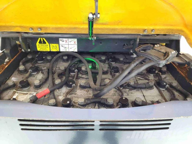 Aisle-Master 20WHE Narrow aisle truck