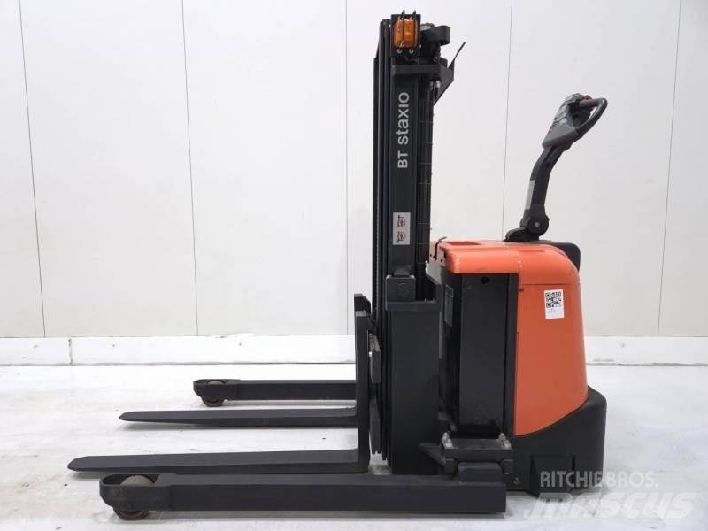BT SPE135S Pedestrian stacker