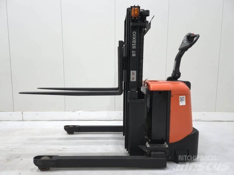 BT SPE135S Pedestrian stacker