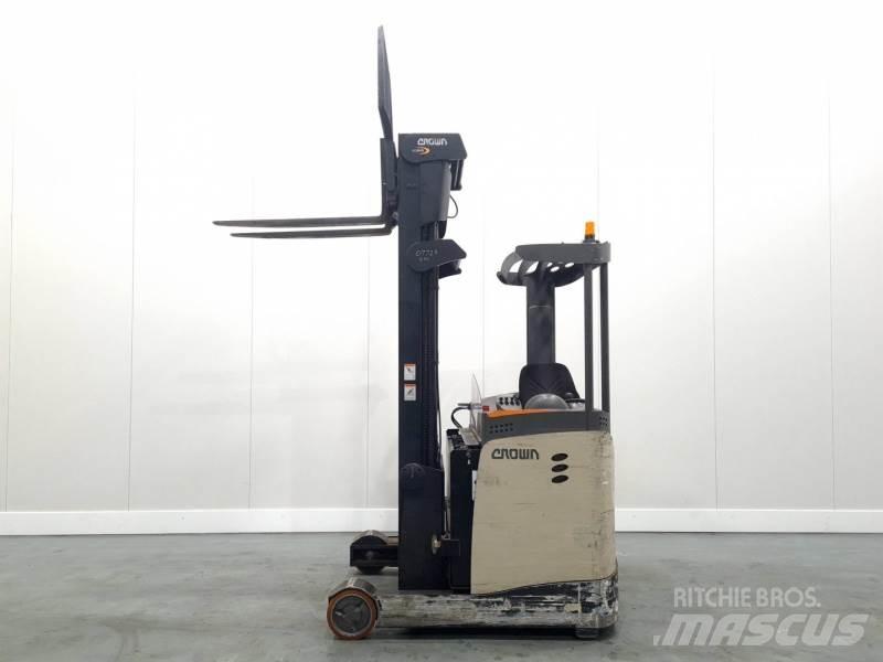 Crown ESR5000-14 OPT3 Reach truck
