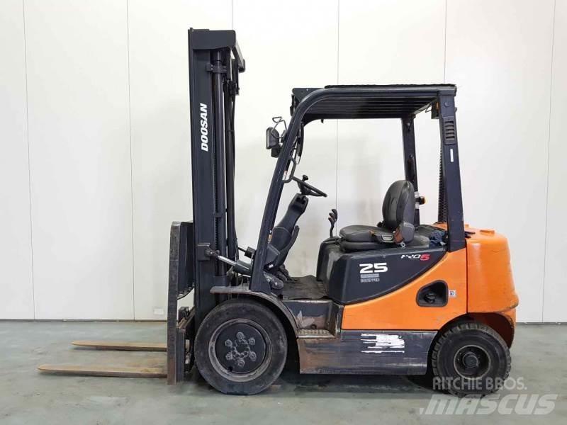 Doosan D25S-5 Diesel trucks