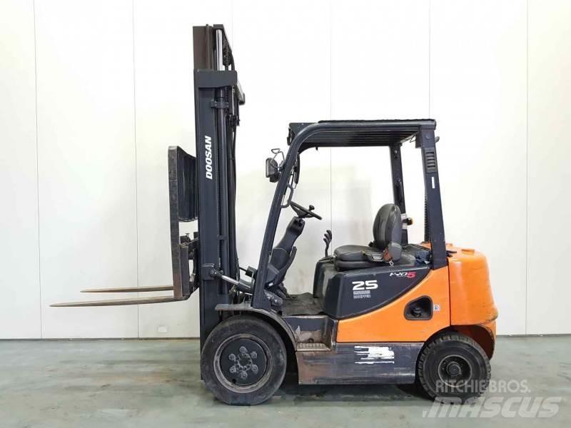 Doosan D25S-5 Diesel trucks