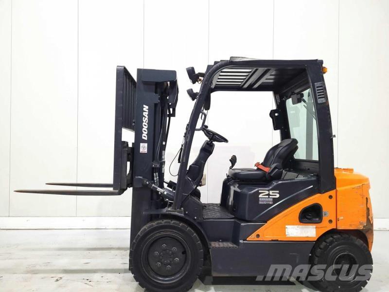 Doosan D25S-7 Diesel trucks