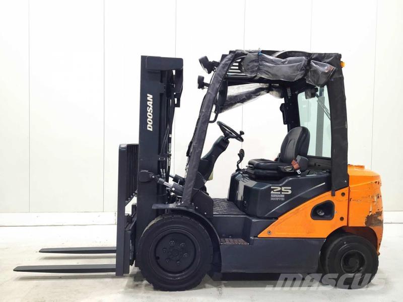 Doosan D25S-7 Diesel trucks
