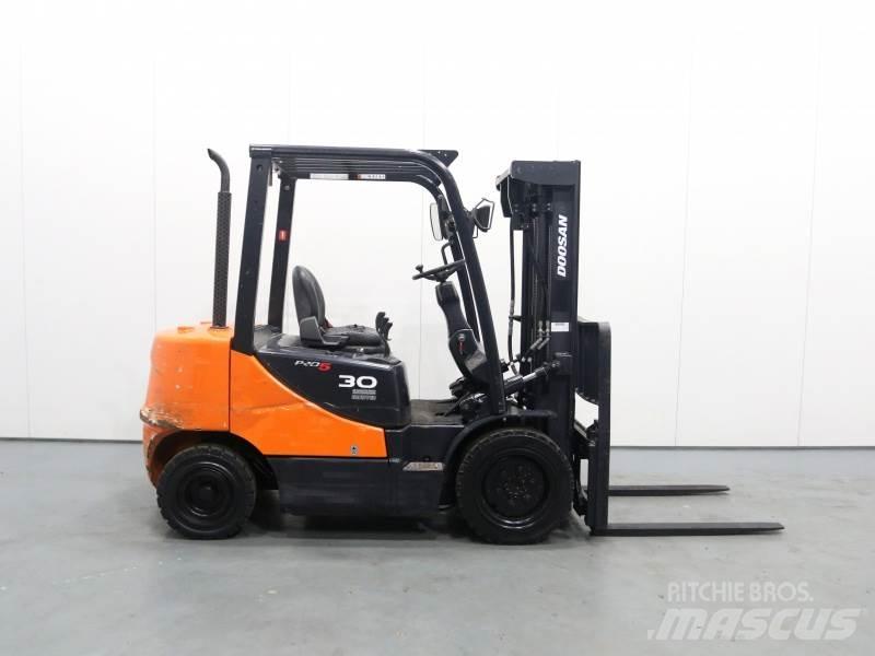 Doosan D30S-5 Diesel trucks