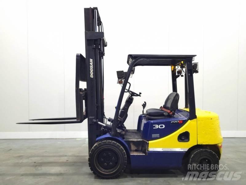 Doosan D30S-5 Diesel trucks