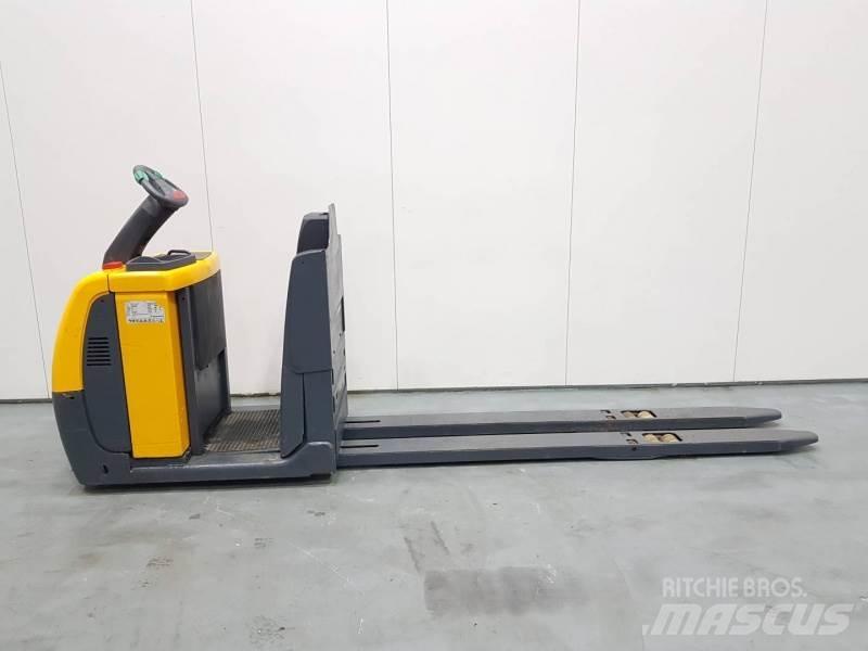 Jungheinrich ECE220 XL Medium lift order picker