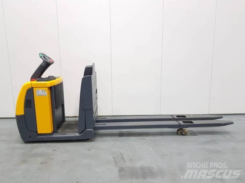 Jungheinrich ECE220 XL Medium lift order picker