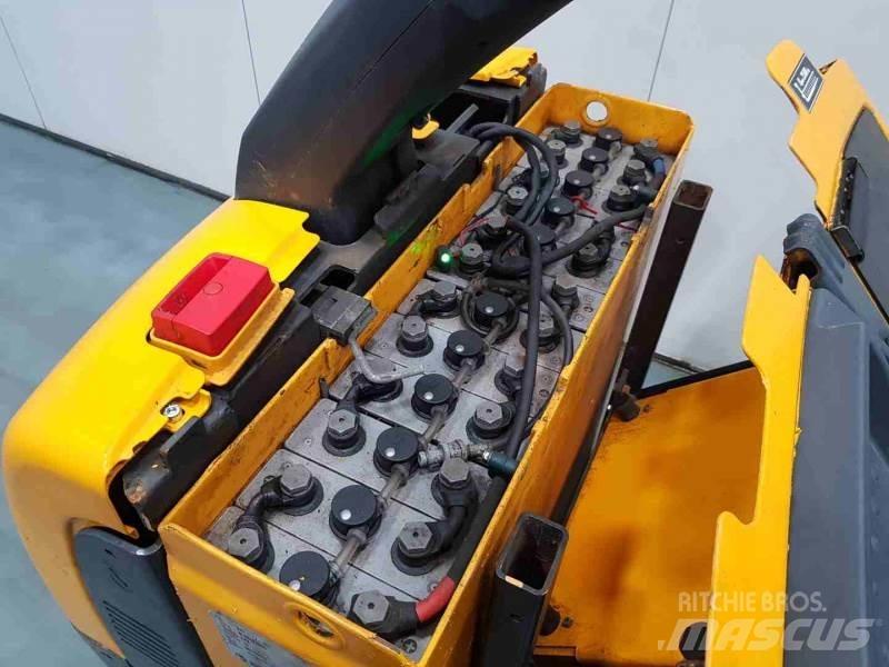 Jungheinrich ECE220 XL Medium lift order picker