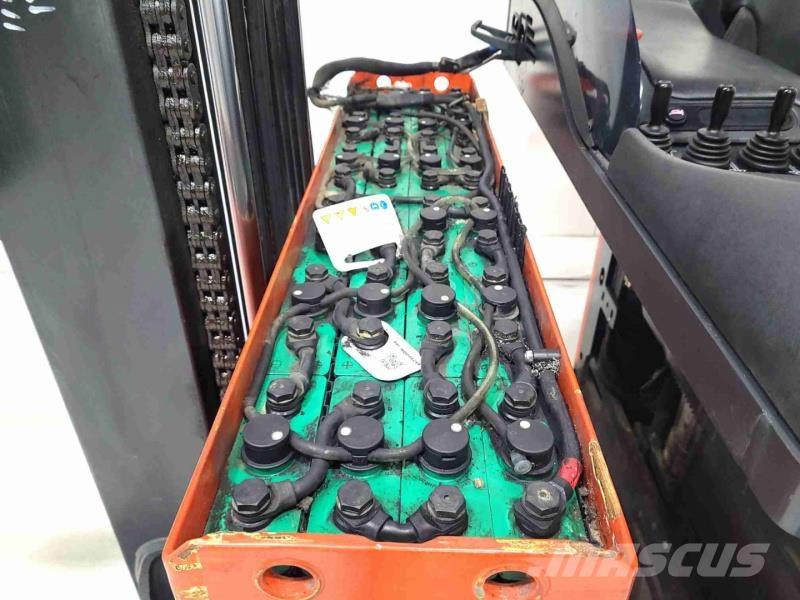 Linde R16S-12 Reach truck