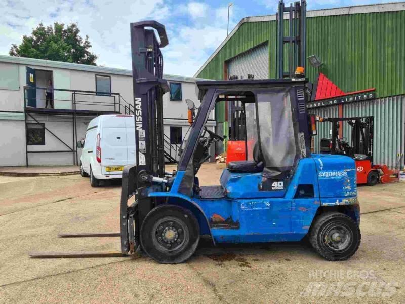Nissan FO4D40Q2 Diesel trucks