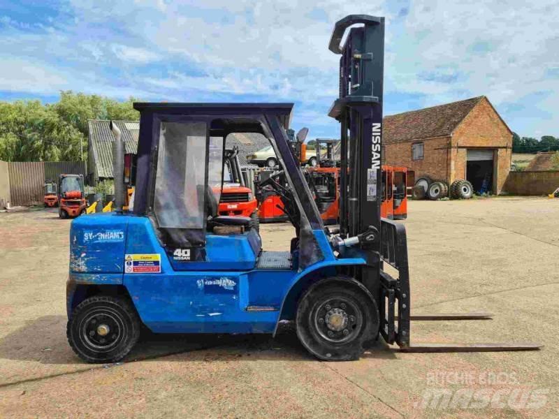 Nissan FO4D40Q2 Diesel trucks