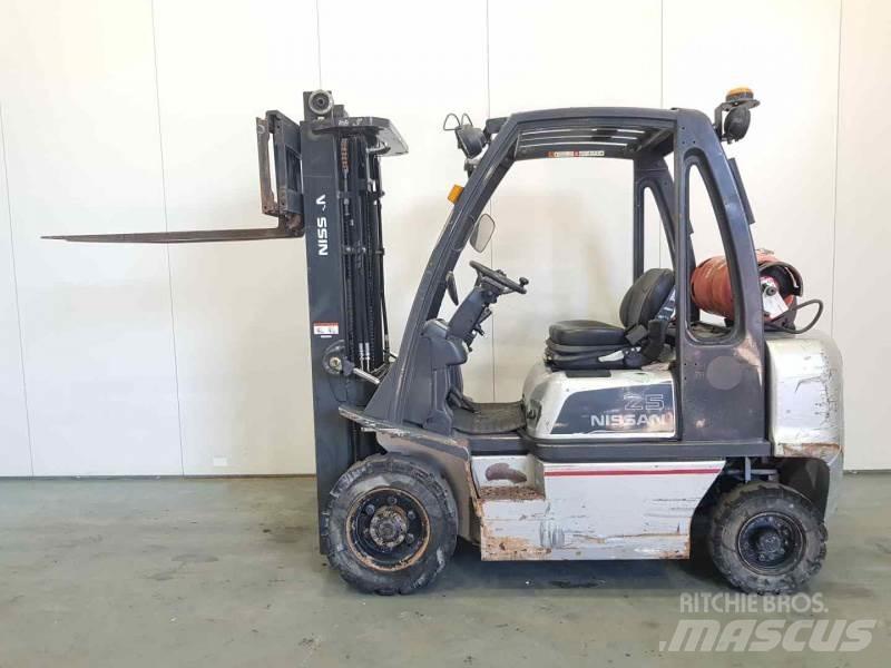 Nissan U1D272520 LPG trucks