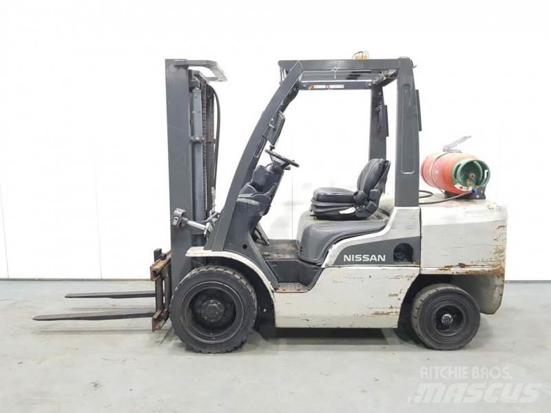 Nissan UG1F2A35DU LPG trucks