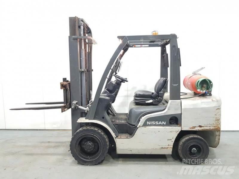 Nissan UG1F2A35DU LPG trucks