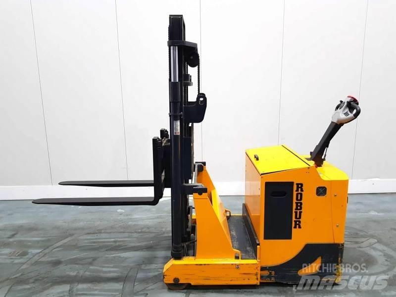  OTHER VEHICHLE SBC TZ XTS Self propelled stackers
