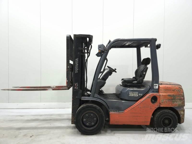 Toyota 52-8FDJF35 Diesel trucks
