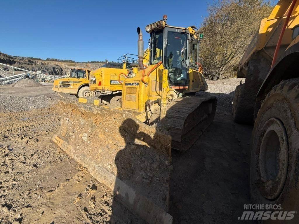 Komatsu D51PX Crawler dozers