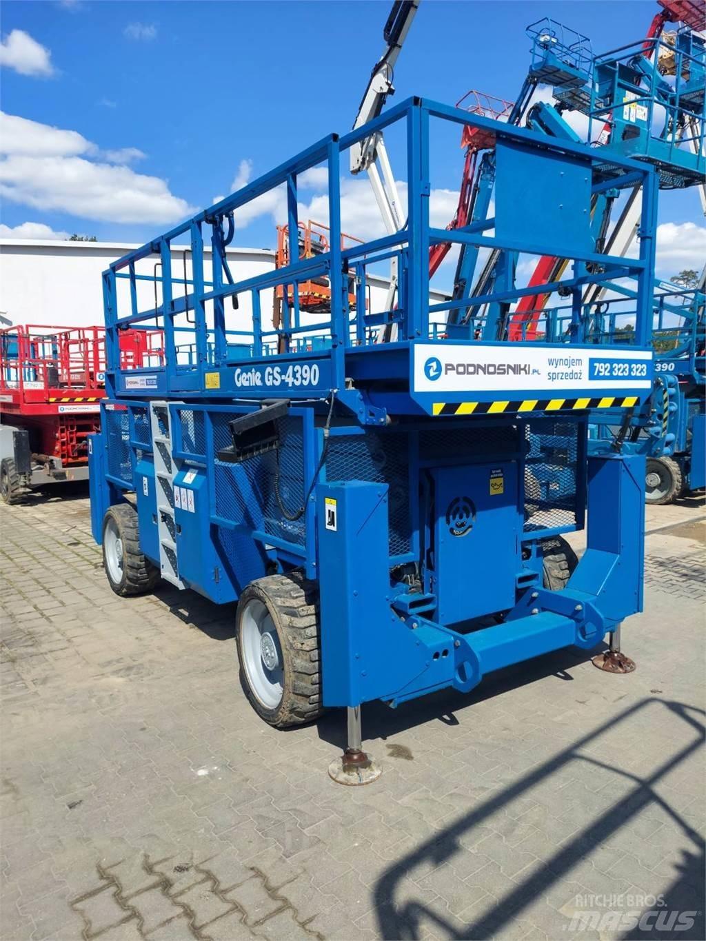 Genie GS-4390 RT Scissor lifts