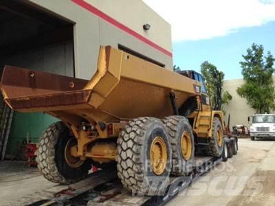 CAT 725 Articulated Haulers
