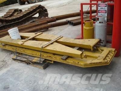 CAT 740 Tailgate Other components
