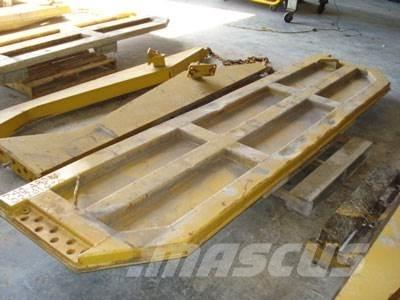 CAT 740 Tailgate Other components