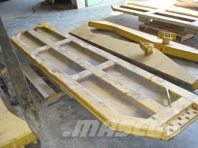 CAT 740 Tailgate Other components