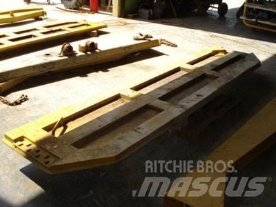 CAT 740 Tailgate Other components