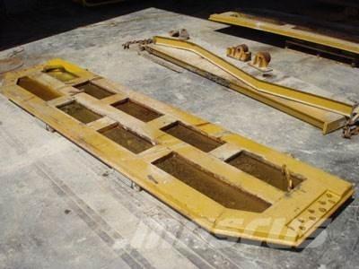 CAT 740 Tailgate Other components